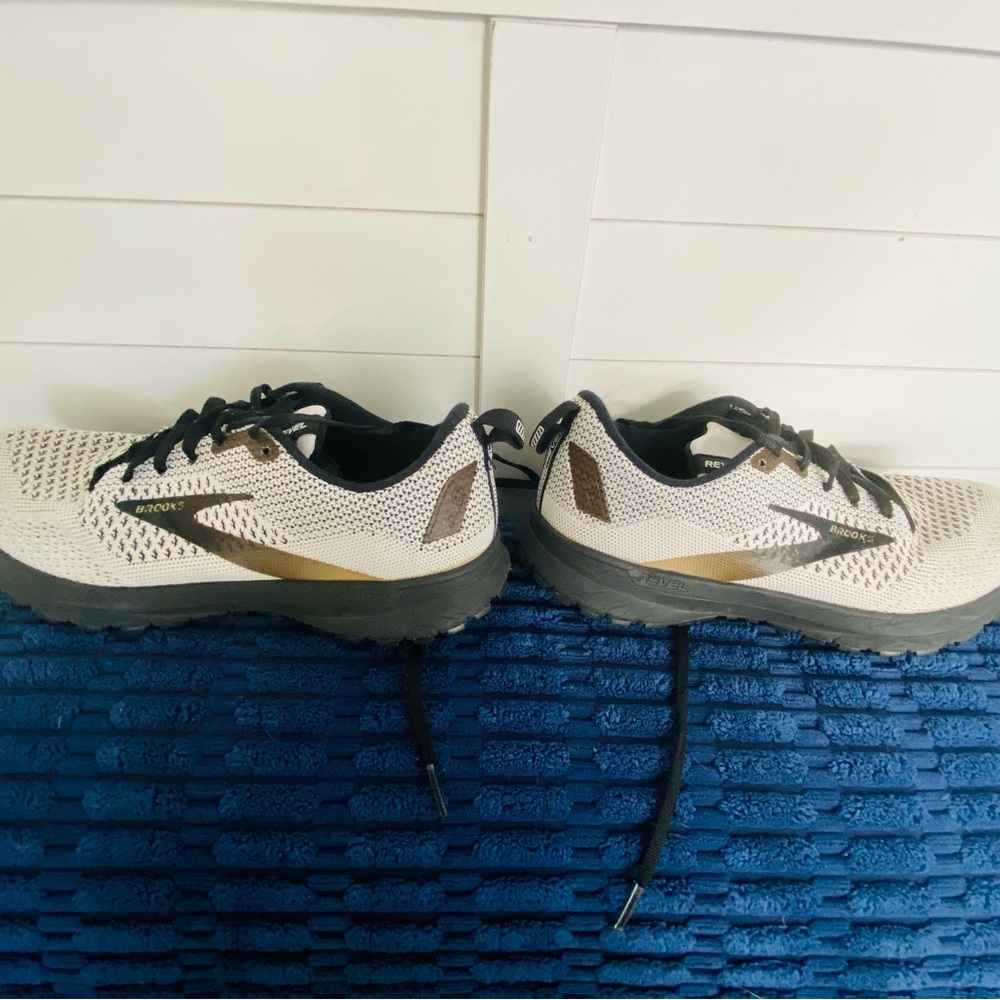 Brooks revel 4 women’s shoe